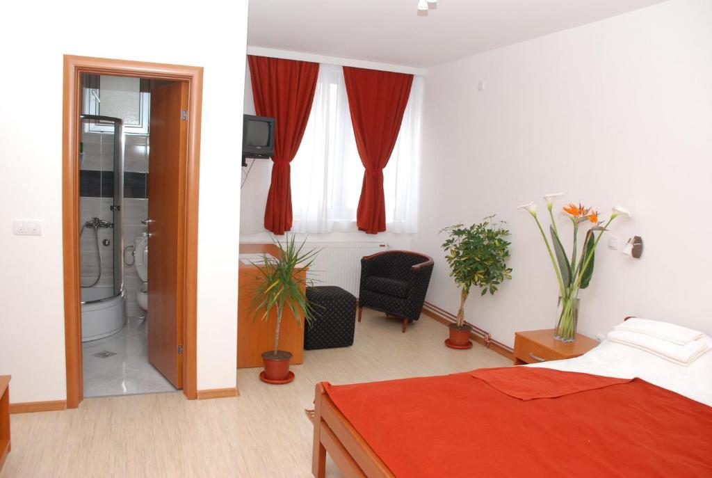 M Garni Hotel Vranje Oda fotoğraf