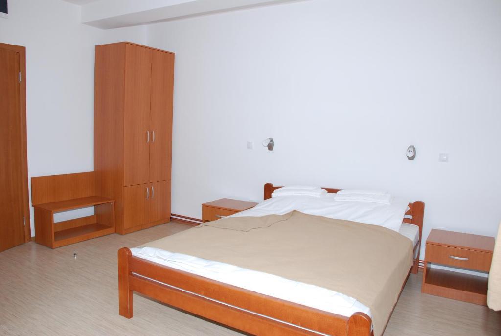 M Garni Hotel Vranje Oda fotoğraf