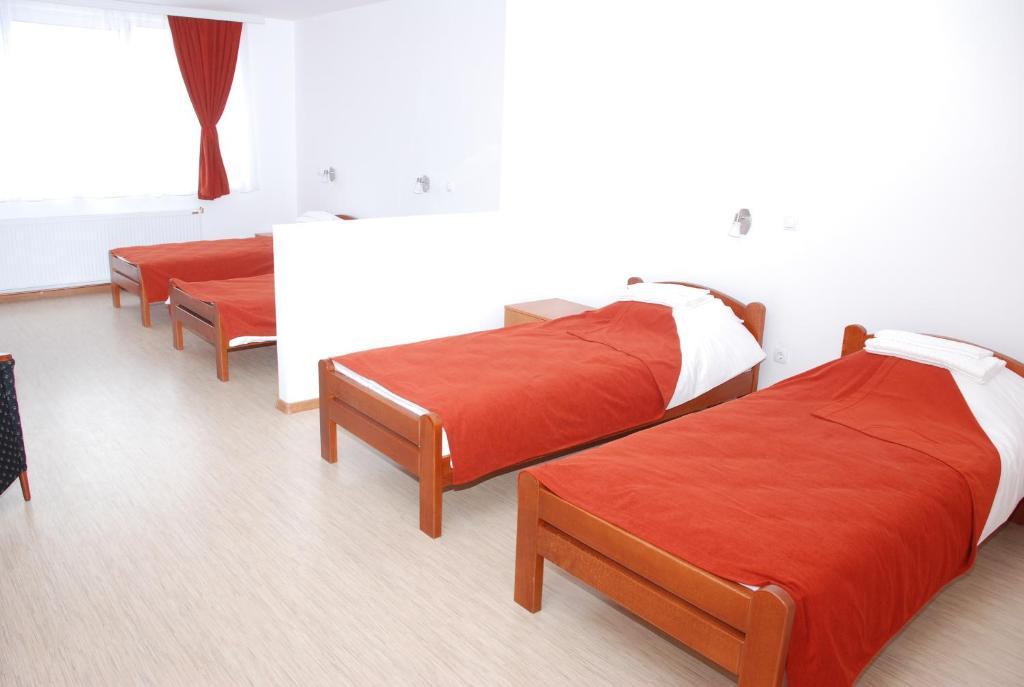 M Garni Hotel Vranje Oda fotoğraf