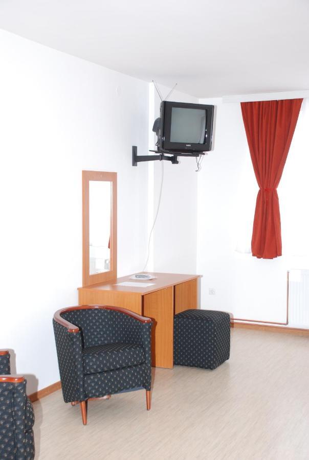 M Garni Hotel Vranje Oda fotoğraf